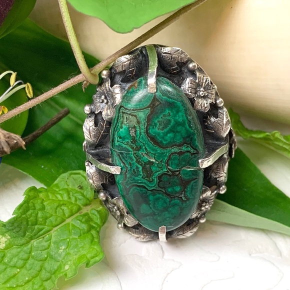 Vintage Jewelry - Unique Vintage Sterling Silver Malachite Ring SZ 7